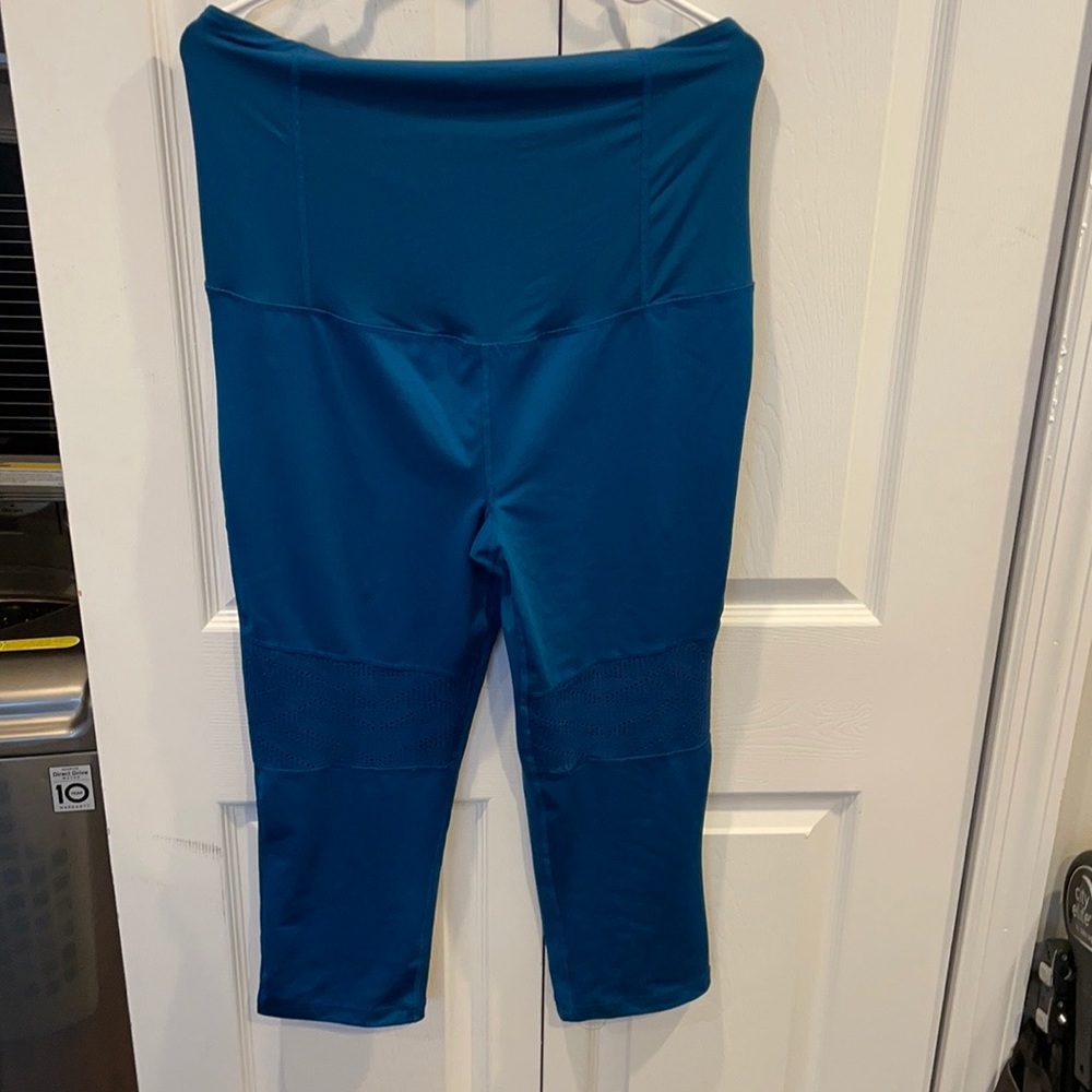 ISABEL MATERNITY by Ingrid & Isabel, Size XL , Capri yoga leggings, TEAL/BLUE